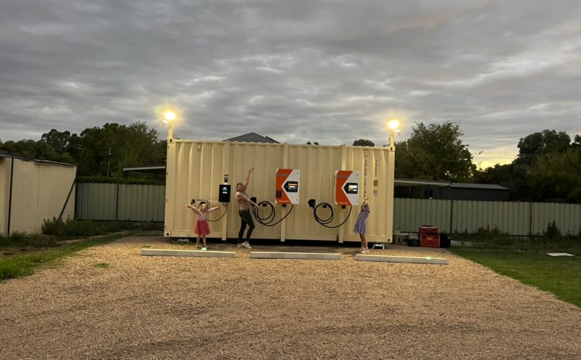 Girls at a distance - Crooked - Day One